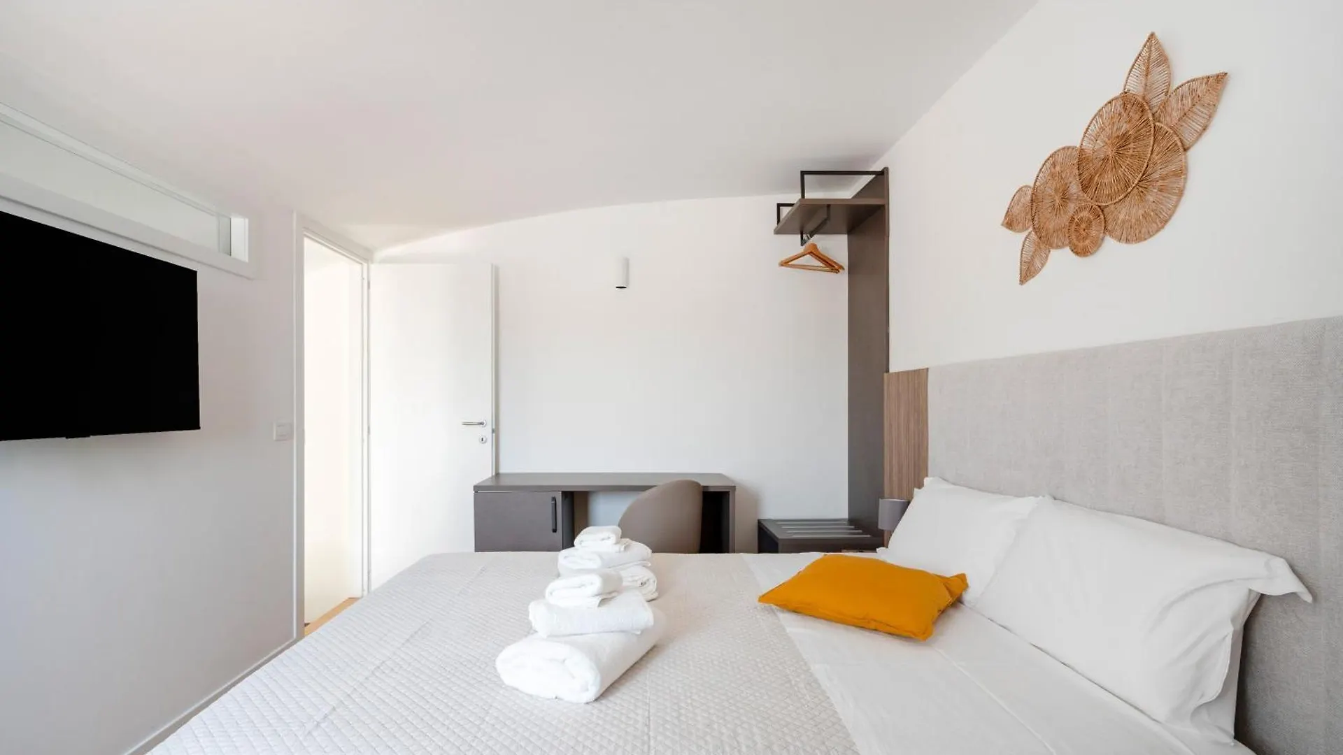Luxury Home Bari 0*,  Italia